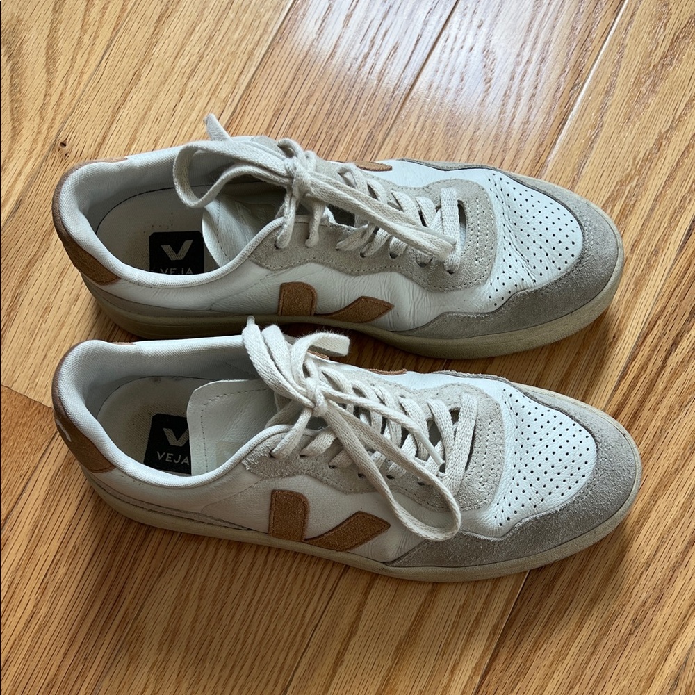 Veja Women’s Cream and Brown Sneakers